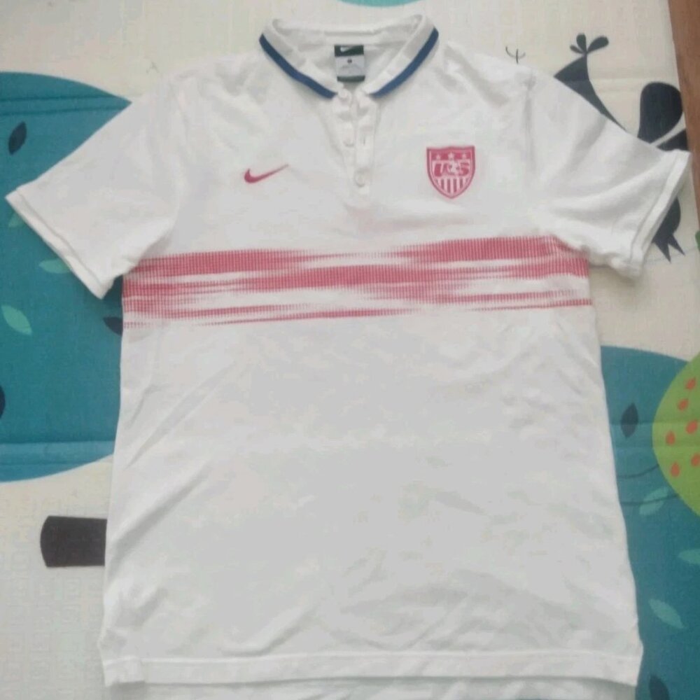 2014/15 Nike USA Soccer Polo Shirt Size Large (fits like a medium)